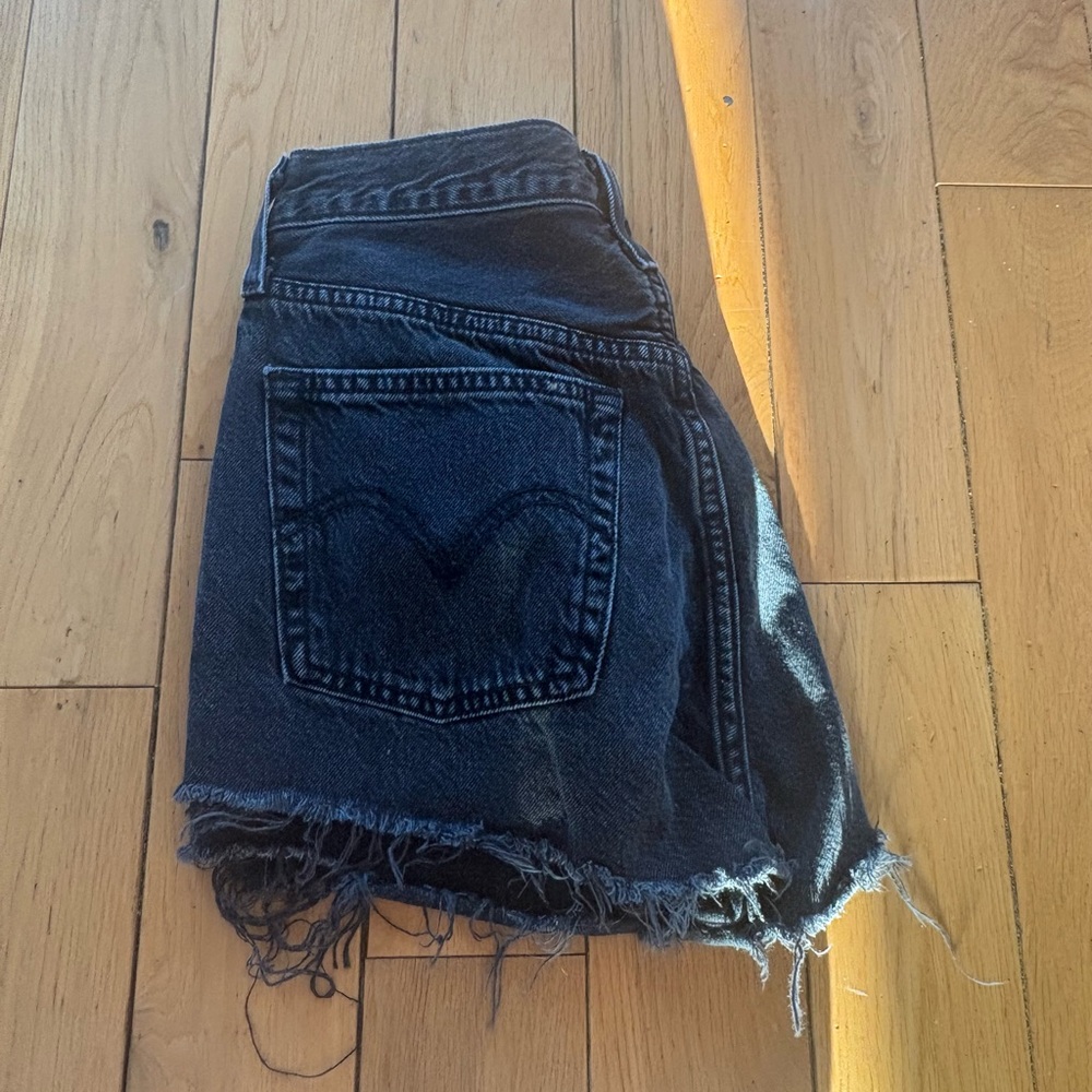 Black Levi’s Shorts